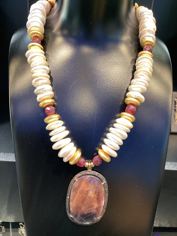 Collar Coin Pearls con Rubys y Dije Zafiro Natural
