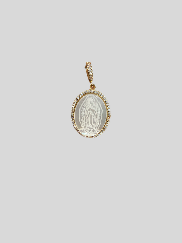 Dije Madre Perla Ovalado Virgen de Guadalupe con Cristales