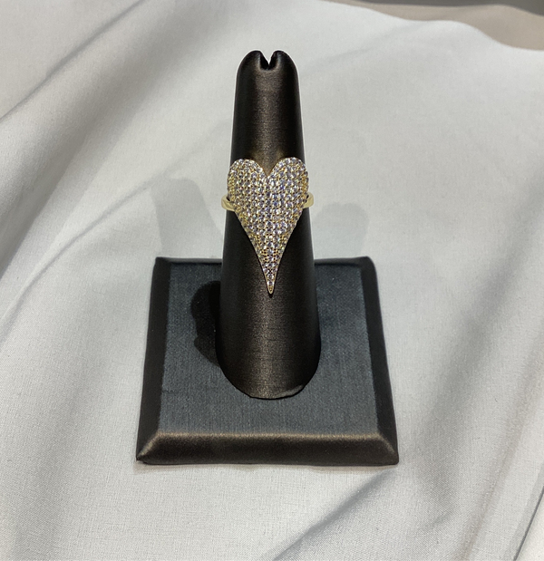 Anillo de corazon de pave plata con baño de oro