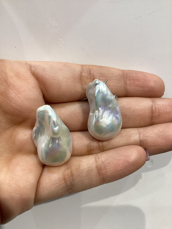 Baroque Pearl Studs Omega L