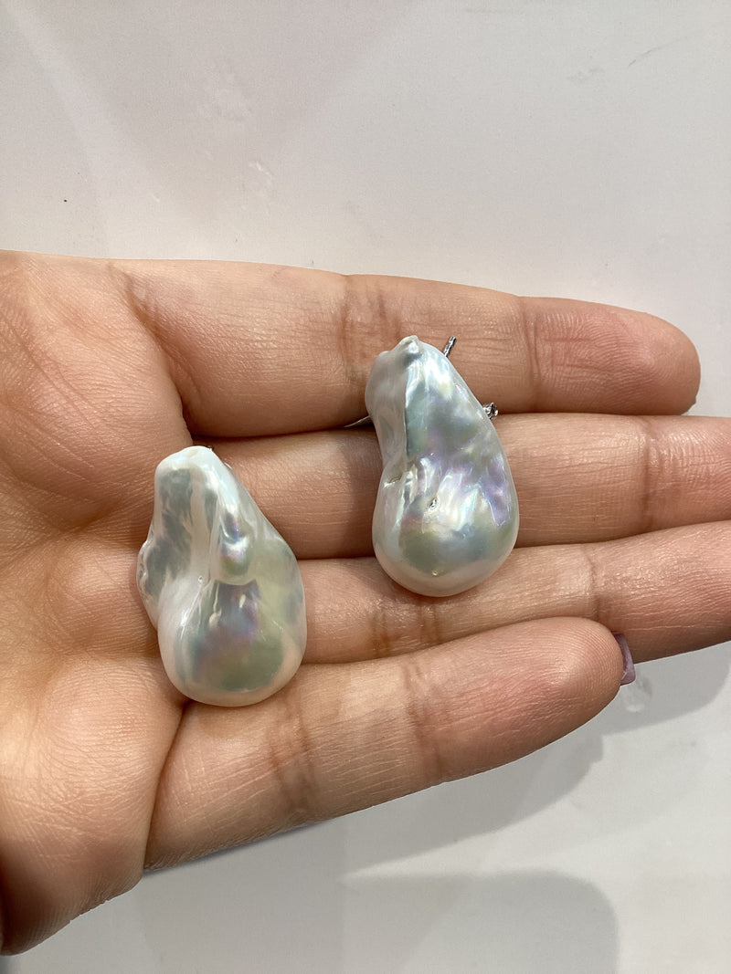 Baroque Pearl Studs Omega L