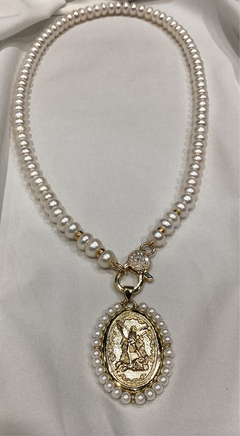 Collar Perla Morada Dije Arcangel Gabriel