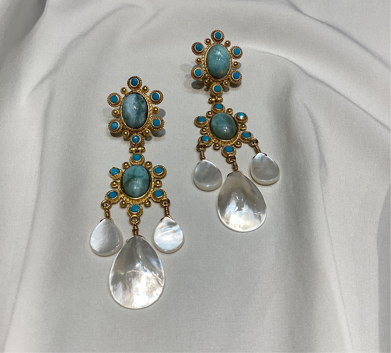 Aritos Chandeliers de larimar con Madre Perla