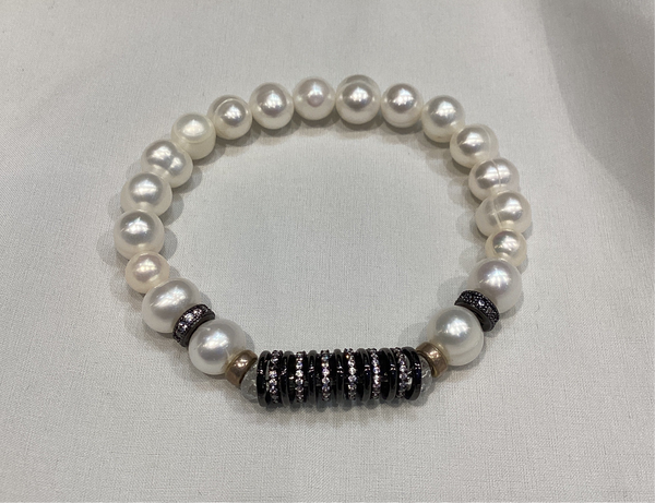 Pulsera de perlas con dije Rodio negro