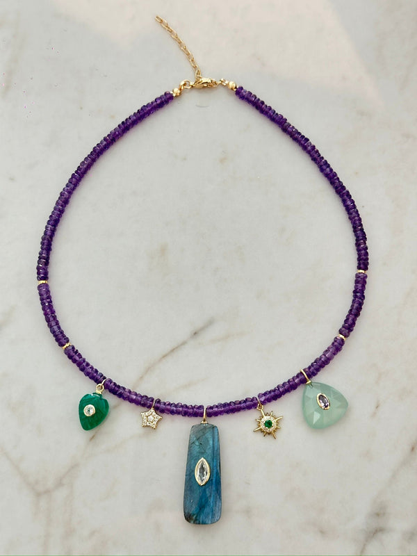 Collar Charms Amatista con labradorita, carnelia verde y hoja onix verde