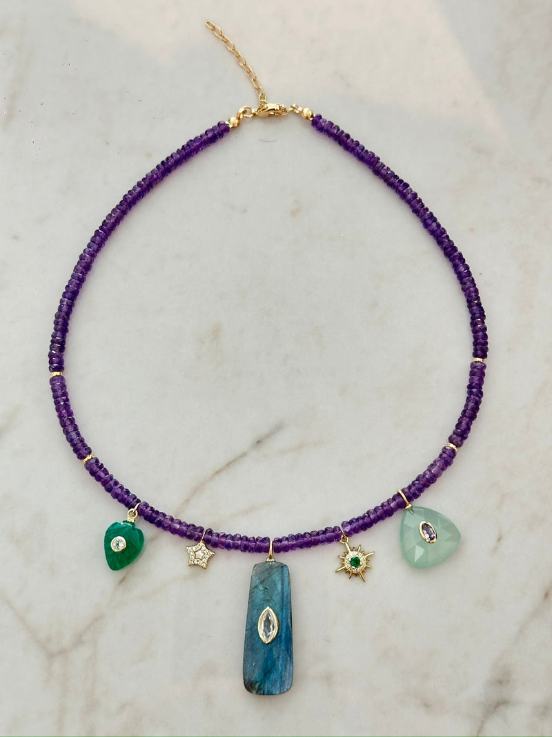 Collar Charms Amatista con labradorita, carnelia verde y hoja onix verde