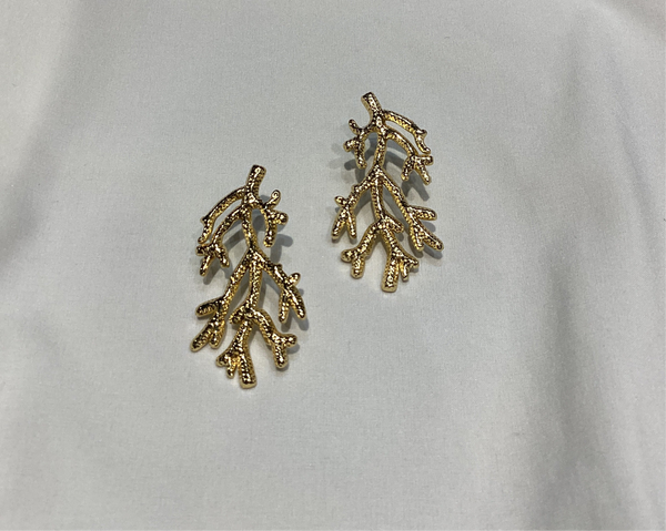 Coral Branch Dorados Aretes