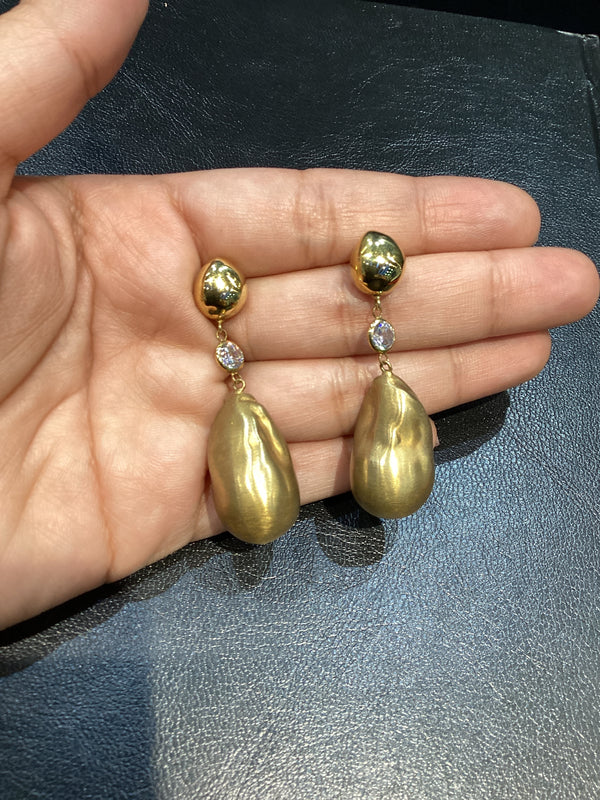 Arete Forma Barroca Satin Dorado plata
