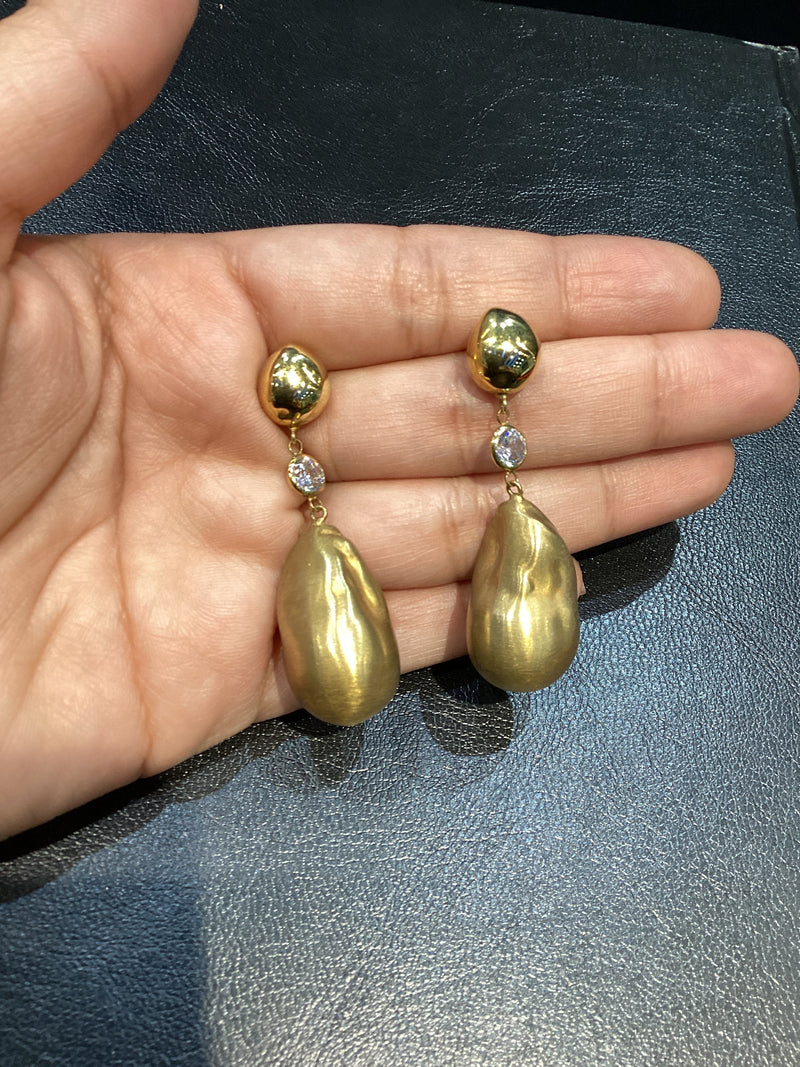 Arete Forma Barroca Satin Dorado plata