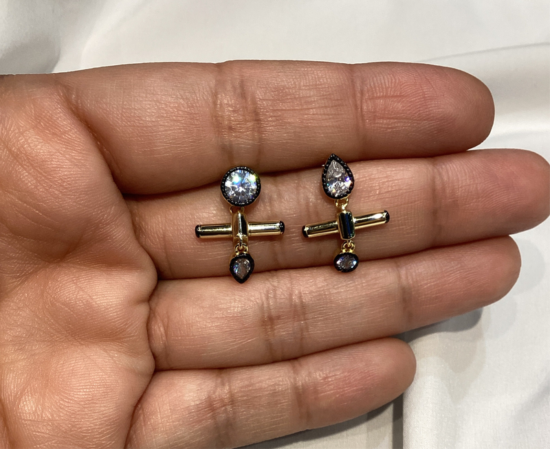 Aretes Desiguales CRystales baño de oro