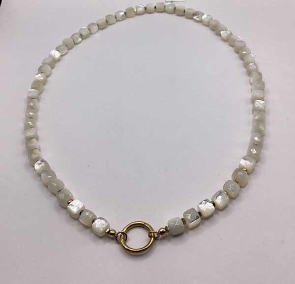 Collar Cubos de madre perla faceteada