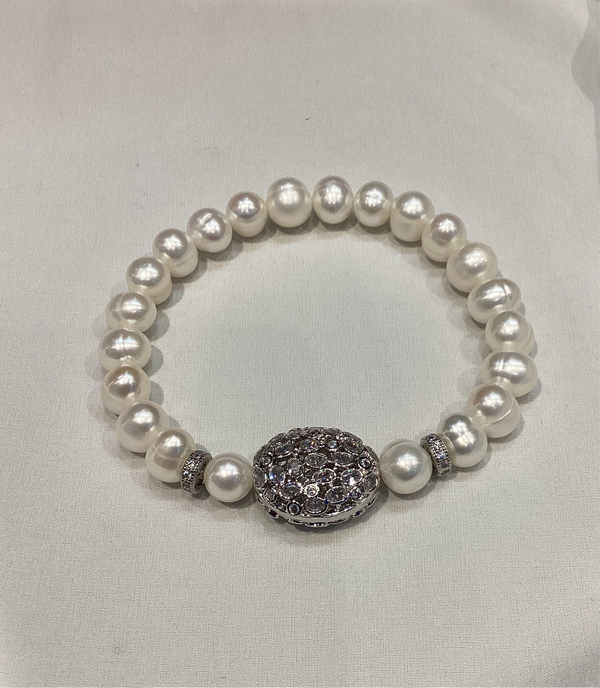 Pulsera de Perlas  con Dije plateado
