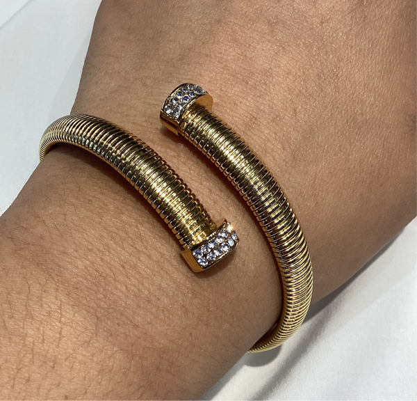 Brazalete Interlock Ribbed con puntas de cristales