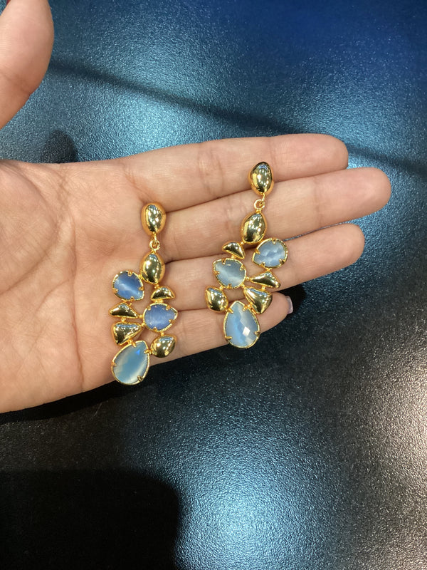 Arete Pebbles Brass Baño Blue Cats Eye