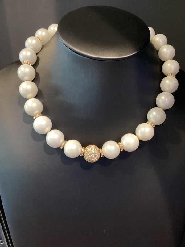 Collar de Madre Perla con Accesorio pave
