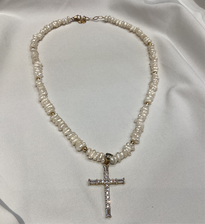 Collar Perlas Chips con Cruz Baguettes