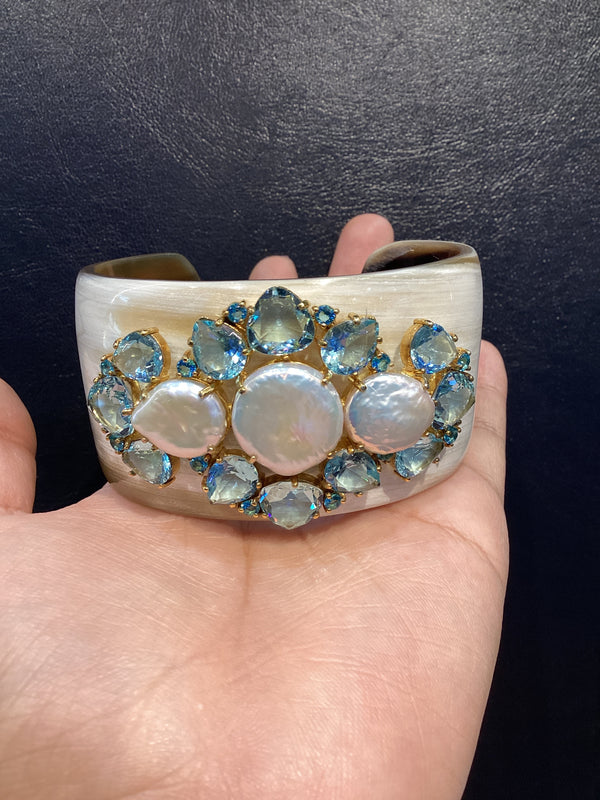Pulsera Cuerno Tallado Con Cuarzo Cristal