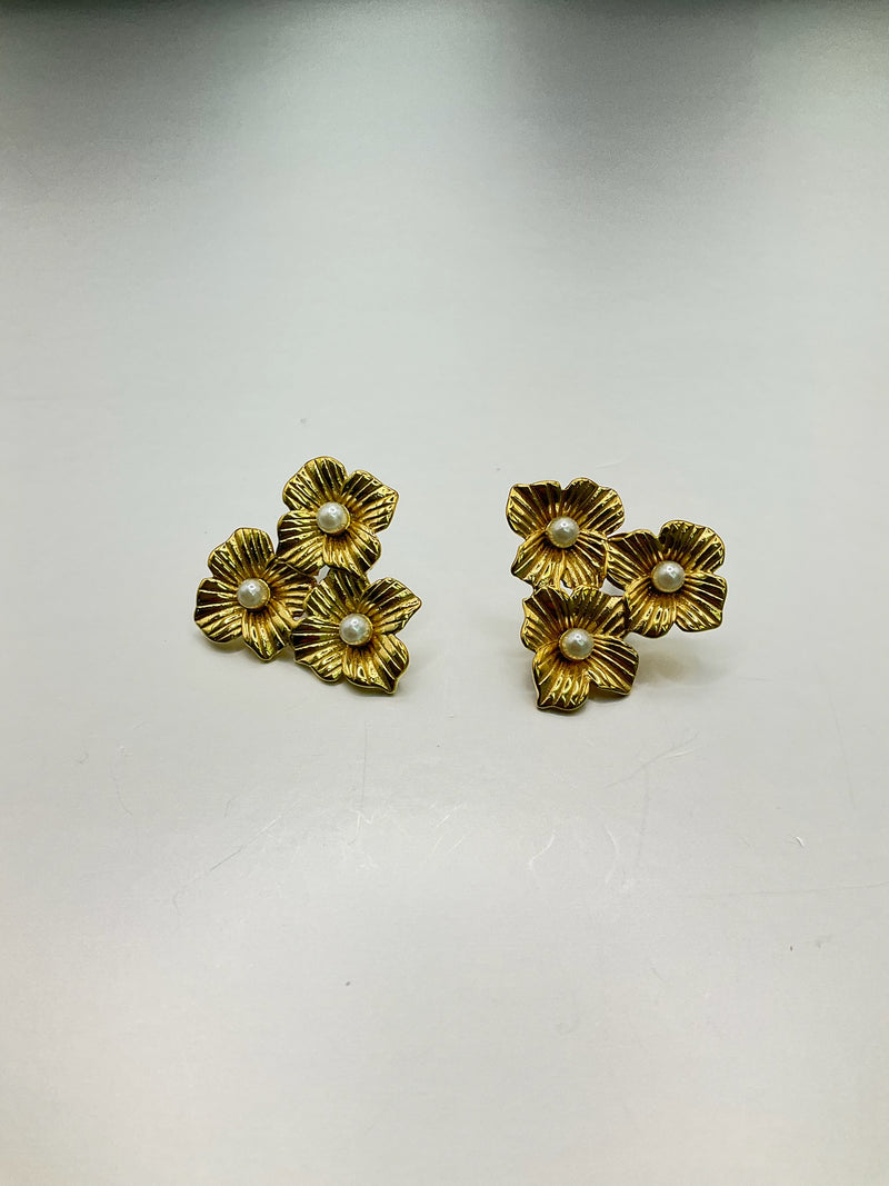 Triple post flower Pearl Earring