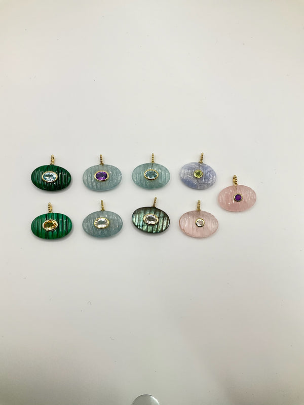 Sitting Oval lined gem charm new