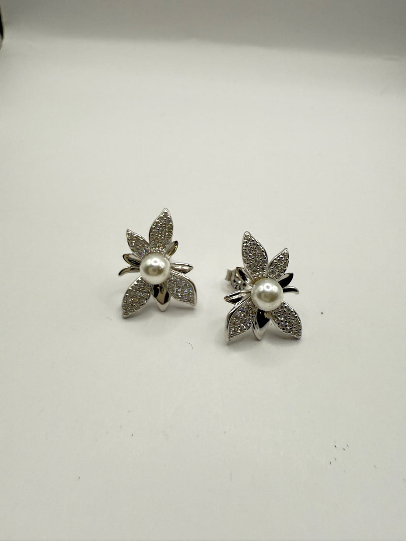 Flower Pave Pearl Medium Posts Plata