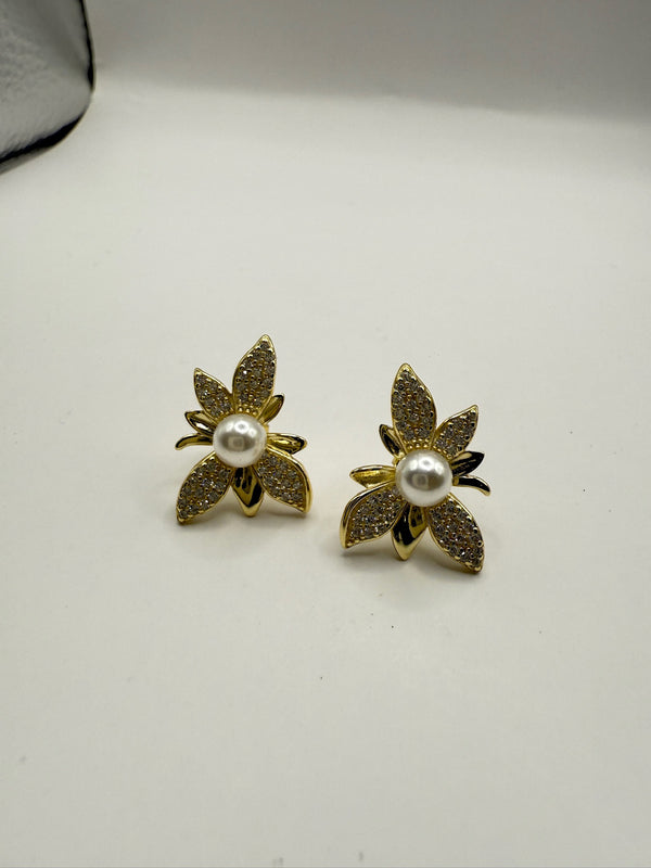 Flower Pave Pearl Medium Posts Plata