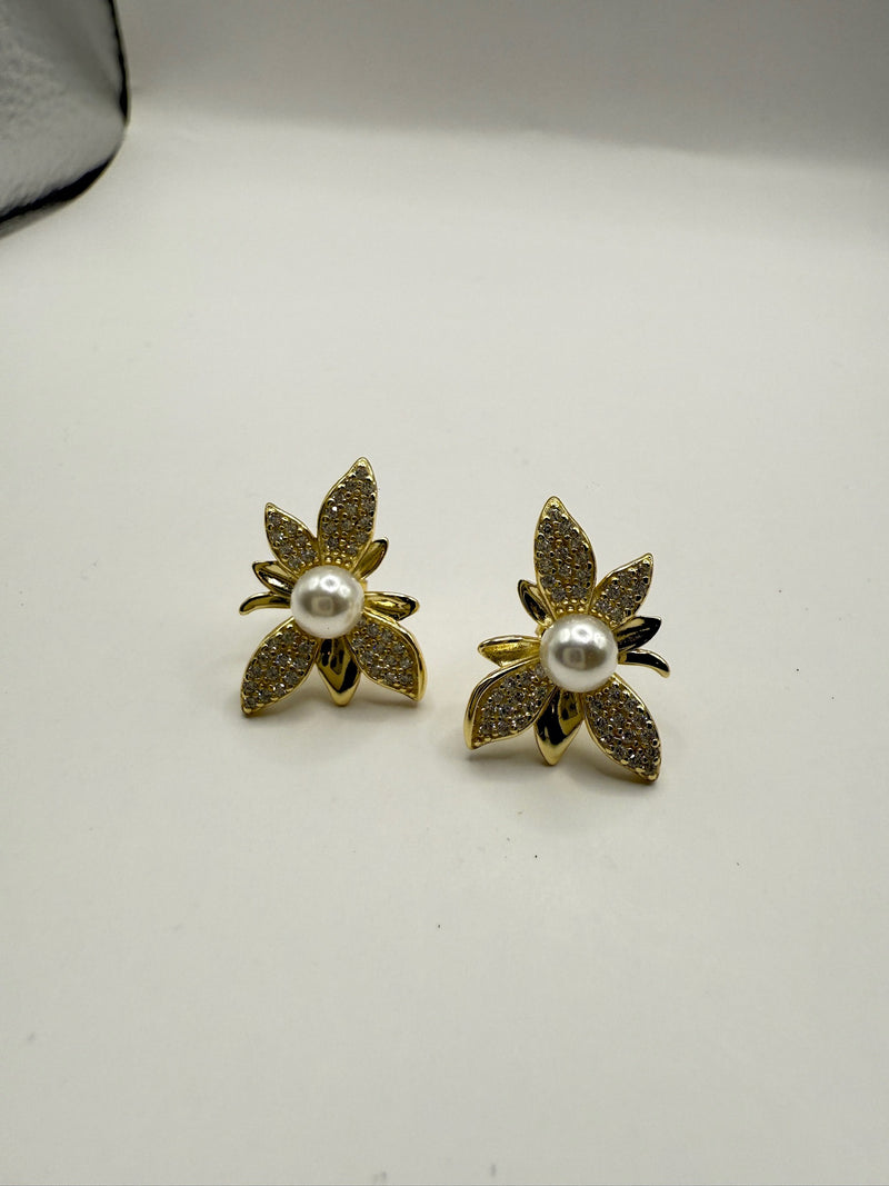 Flower Pave Pearl Medium Posts Plata