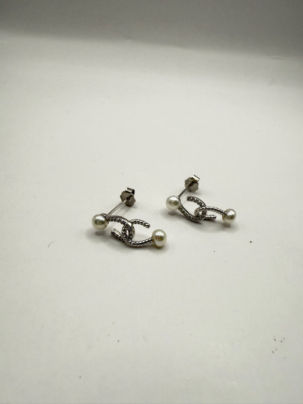 Pearl Swift Post Earrings Plata