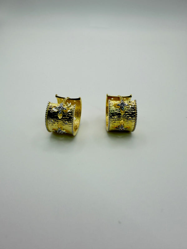 Satin Fleur Finis Huggies Brass