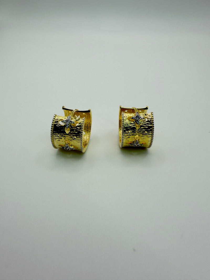 Satin Fleur Finis Huggies Brass