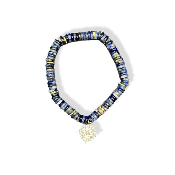 Pulseras de piedras semipreciosas con dijes