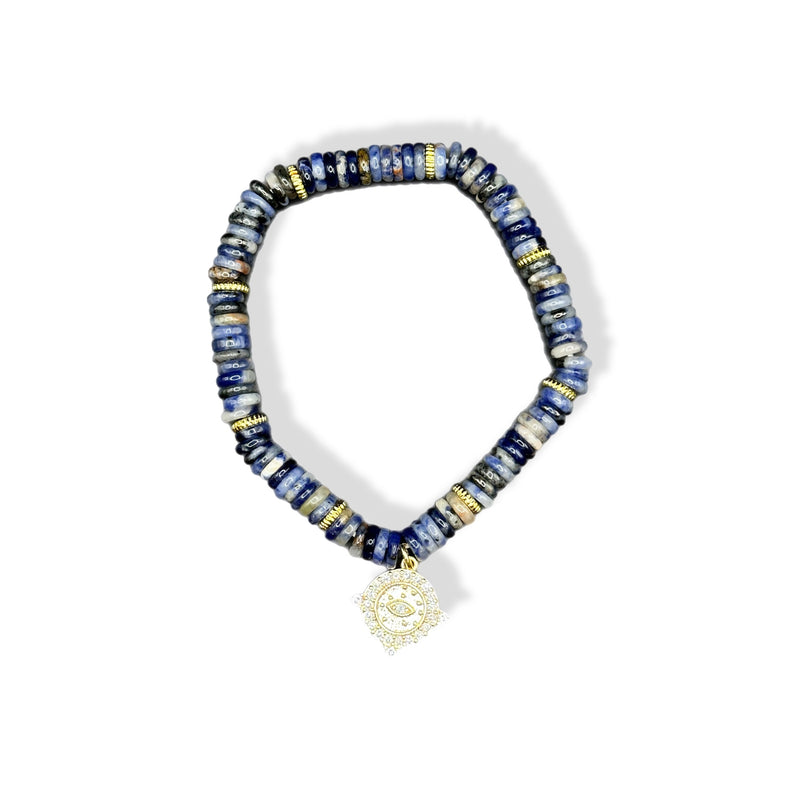 Pulseras de piedras semipreciosas con dijes