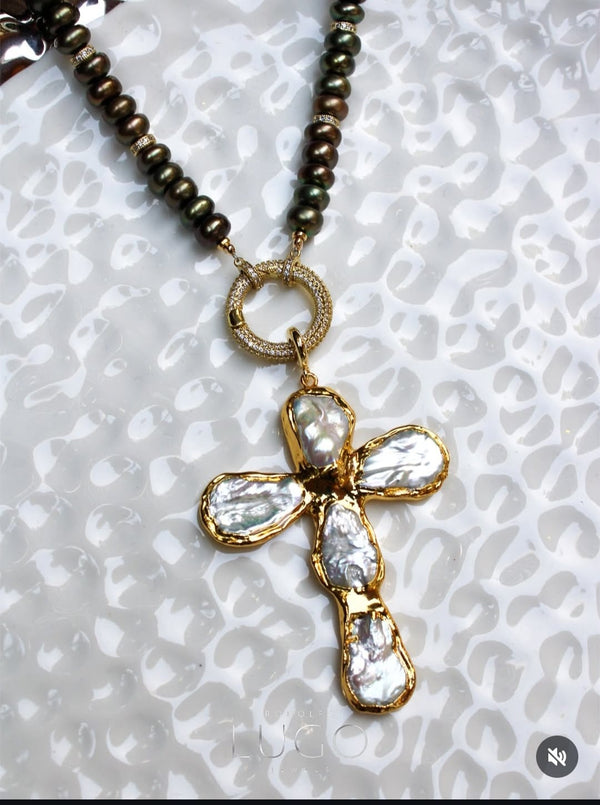 Collar Perlas Verdes Con Dije De Cruz