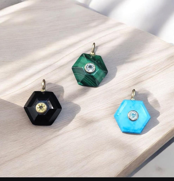 Dijes Hexagonos Moonstone, turquesa, onyx, lapis, malakita