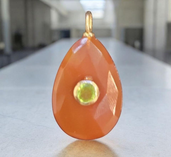 Carnelia centro peridot