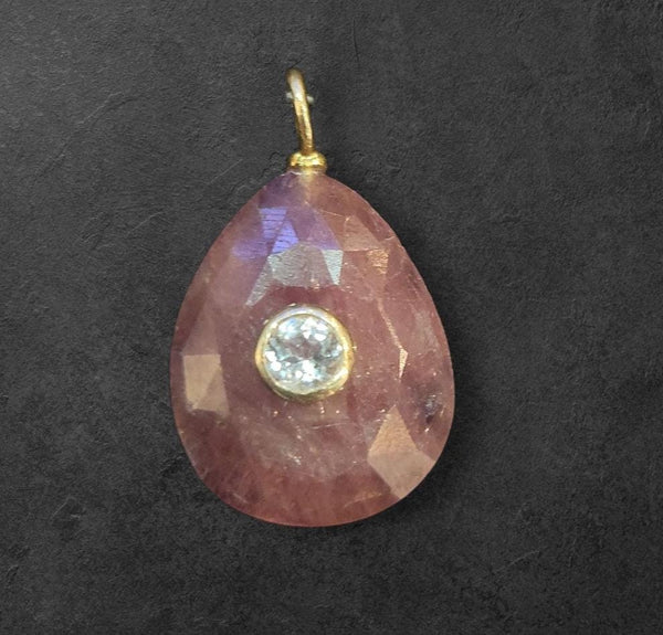 D. Zafiro Rosado Centro Topacio Blanco Gota M