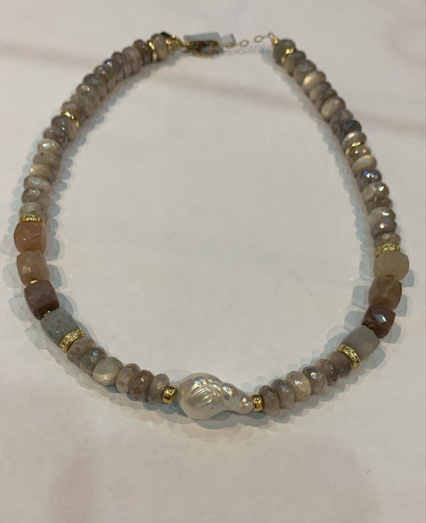 Collar de rondeles Moonstone con centro de Perla Barroca