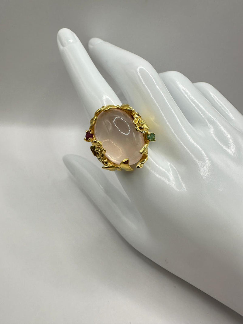 Anillo Quarzo Rosado Vine con rubies, tsavoritas, esmeraldas amatista plata con baño de oro