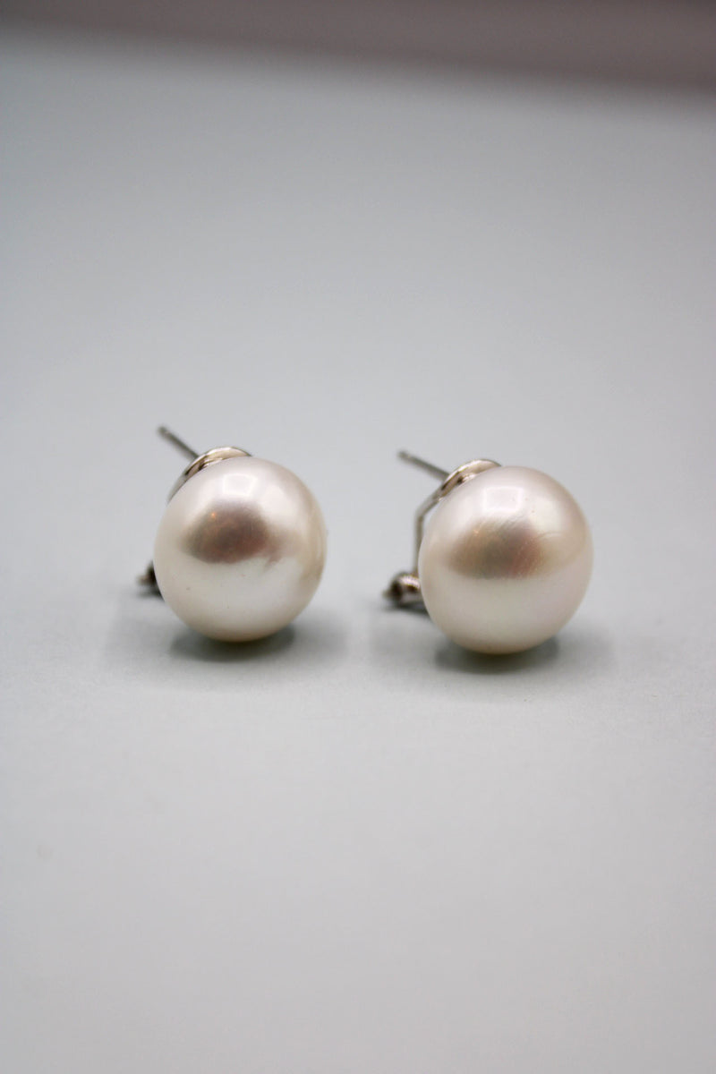 Perfect Pearl Med Earring