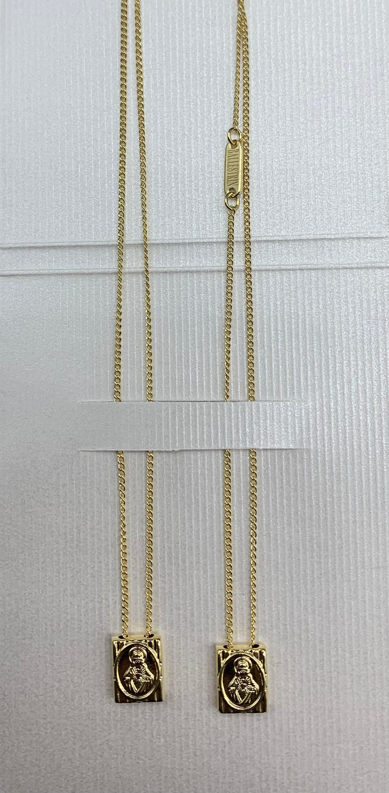 Escapulario Cuadrado Mediano de Cadena Baño de Oro