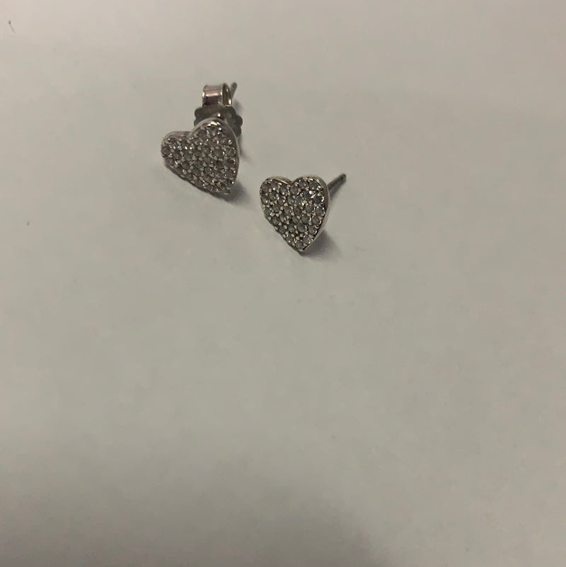 Silver heart shaped studs 5401